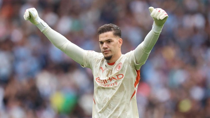 LONDON, ENGLAND - AUGUST 10: Ederson of Manchester City celebrates during the 2024 FA Community Shield match between Manchester United and Manchester City  at Wembley Stadium on August 10, 2024 in London, England. (Photo by Catherine Ivill - AMA/Getty Images)