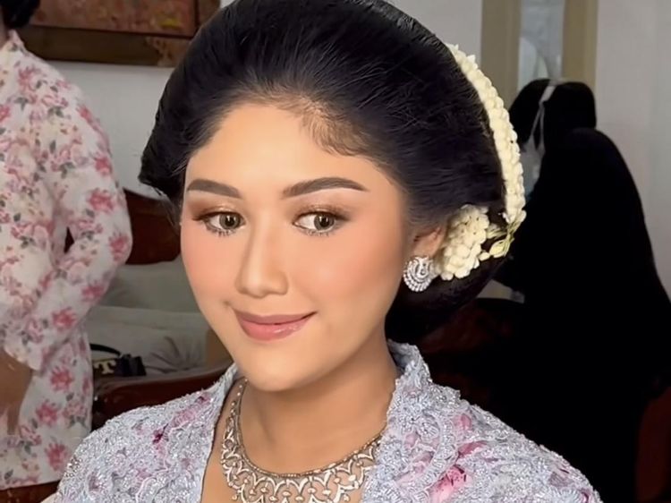7 Foto Tasyakuran 7 Bulanan & Tingkeban Erina Gudono, Bumil Cantik Berkebaya