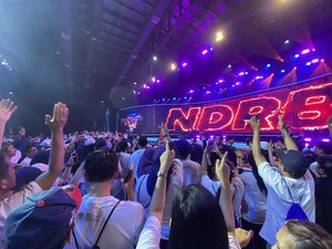 Ndarboy Genk Ramaikan Festival LIKE 2, Wamen LHK-Peserta Joget Bareng