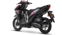Honda Vario 125 edisi 2024 mendapatkan berbagai pilihan warna baru yang segar, salah satunya adalah pilihan warna hitam-pink. Foto: Boon Siew Honda Malaysia
