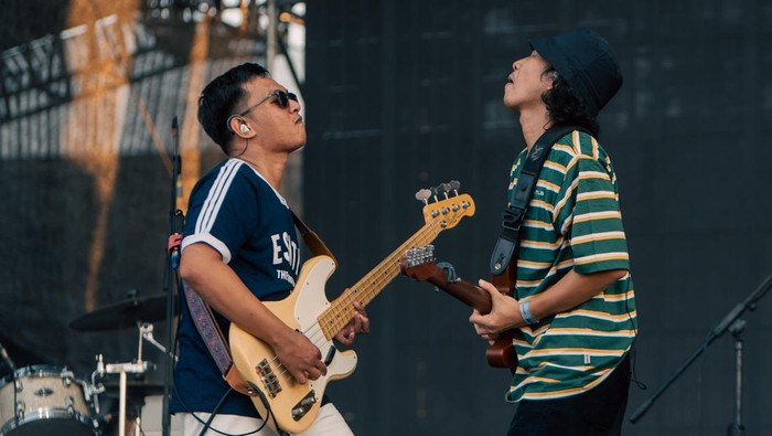 Konser Sheila On 7 di Makassar. Konser Sheila On 7 di Makassar.