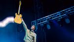 Melihat Lagi Serunya Sheila On 7 Hipnotis 20.000 Penonton Konser Tunggu Aku di Makassar