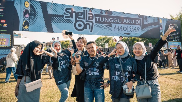 Konser Sheila On 7 di Makassar. Konser Sheila On 7 di Makassar.