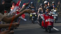 Konvoi diikuti lebih dari 500 peserta dari berbagai komunitas skuter.