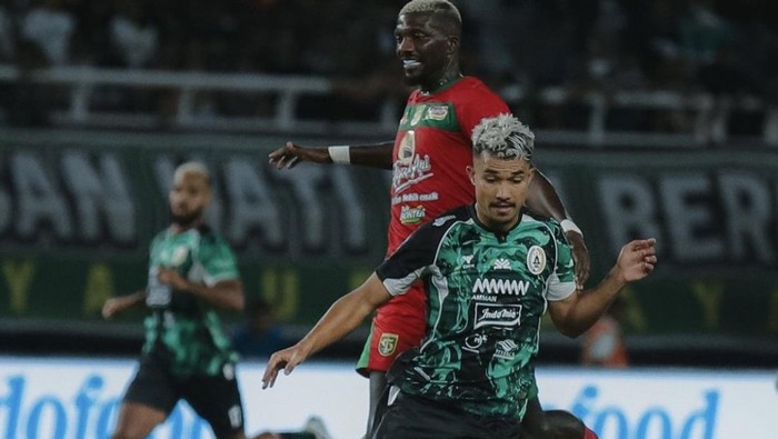 Laga Persebaya vs PSS Sleman, Minggu (11/8/2024).