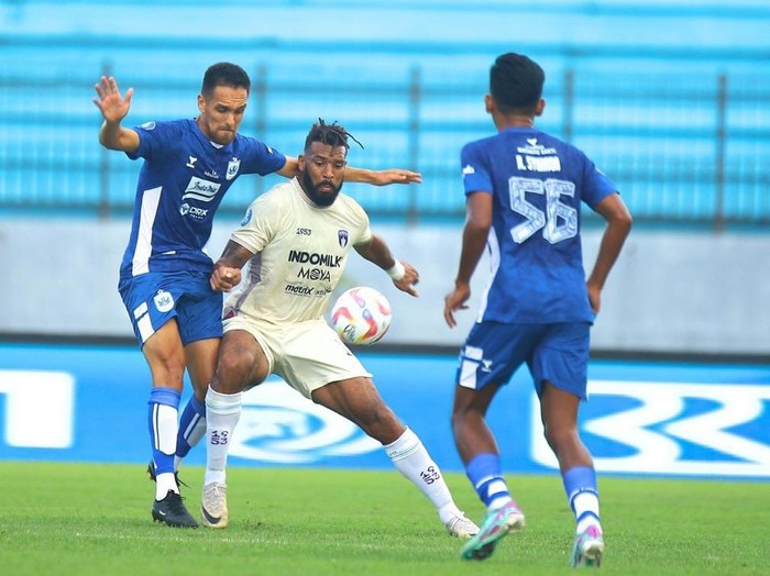Laga PSIS Semarang melawan Persita Tangerang di Stadion Moch Soebroto, Magelang, Minggu (11/8/2024).