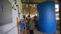KSU Nugraha Jaya memanfaatkan limbah kotoran sapi untuk dijadikan biogas yang dikonversi menjadi energi listrik. 