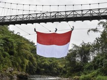 Melihat Gladi Bersih Upacara HUT RI di Jembatan Gantung Sungai Citanduy