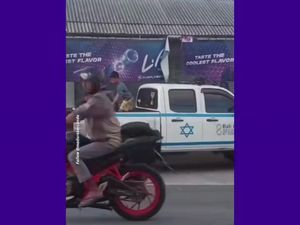 Viral! Mobil Bergambar Bendera Israel Mengaspal di Jalanan Bali
