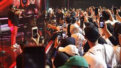 Ndarboy Ajak Penonton Joget dan Nyanyi Bareng di Festival LIKE 2