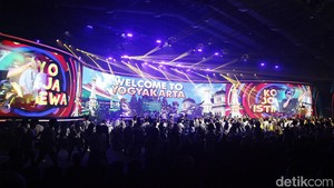 Ndarboy Genk pun sukses menghibur penonton Festival LIKE 2 di JCC Senayan, Jakarta Pusat.