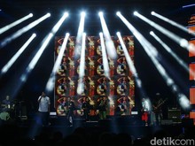 Netral 92 dan Gugun Blues Shelter Gebrak Panggung The 90s Festival Netral 92 dan Gugun Blues Shelter Gebrak Panggung The 90s Festival