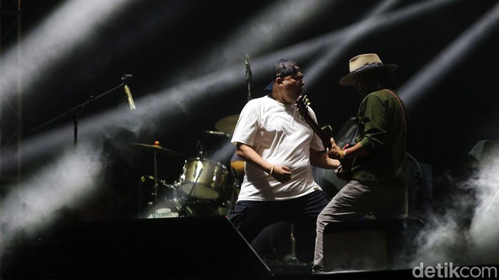 Grub musik Netral 92 ft Gugun Blues Shelter tampil di The 90's FestivalGambir Expo Kemayoran, Jakarta Pusat, Sabtu (10/8/2024).