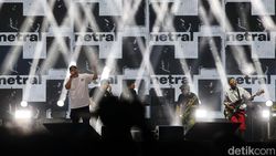 Netral 92 dan Gugun Blues Shelter Gebrak Panggung The 90s Festival