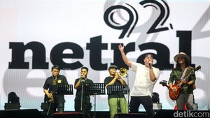 The 90s Festival 2024 yang berlangsung pada 10-11 Agustus 2024 ini menampilkan musisi dan band populer di era 90-an. 
