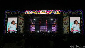 Buat kamu yang kangen sama musik era 90-an, festival ini adalah kesempatan emas buat flashback ke zaman keemasan musik tersebut. 