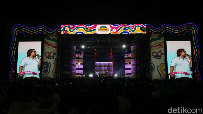 Grub musik Netral 92 ft Gugun Blues Shelter tampil di The 90's FestivalGambir Expo Kemayoran, Jakarta Pusat, Sabtu (10/8/2024).