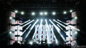 Netral 92 dan Gugun Blues Shelter tampil di The 90s Festival, Gambir Expo Kemayoran, Jakarta Pusat, Sabtu (10/8/2024) malam.