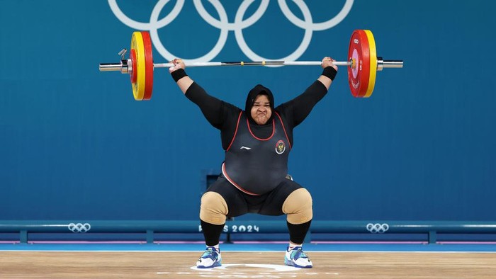 PARIS, FRANCE - AUGUST 11: Nurul Akmal of Team Indonesia competes during the Women’s +81kg, Gold Medal Event on day sixteen of the Olympic Games Paris 2024 at South Paris Arena on August 11, 2024 in Paris, France. (Photo by Lars Baron/Getty Images)