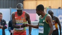 Terpantau, peraih emas di 2 olimpiade sebelumnya, Eliud Kipchoge dari Kenya, juga memakainya. Begitupun peraih perak pada olimpiade Paris kali ini, Bashir Abdi asal Belgia. Di nomor lari marathon putri, Sifan Hassan dari Belanda juga memakainya. Foto: REUTERS/Isabel Infantes