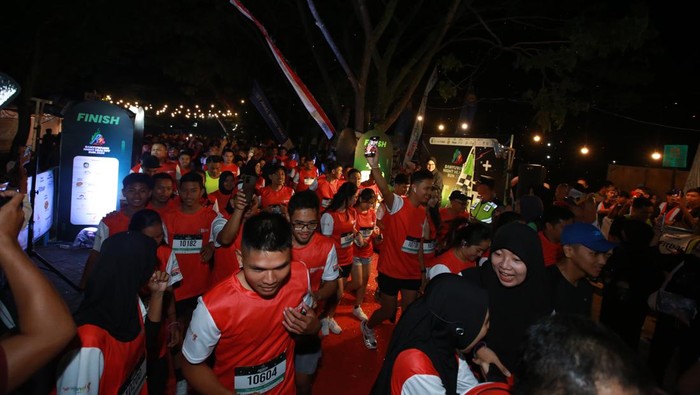 Para pelari Banyuwangi Night Healthy Run
