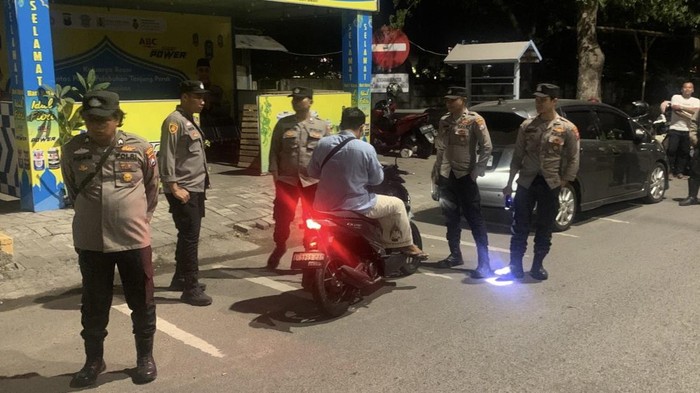 Patroli gabungan polisi, TNI, dan Pemkot Surabaya