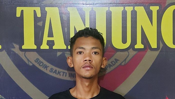 Pelaku Evan Alfarizi (25) dan barang bukti saat diamankan polisi