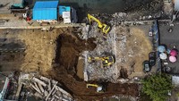 Pembangunan jembatan yang bertujuan untuk mengurangi kemacetan di area pasar Gamalama itu ditargetkan rampung pada Desember 2024. 