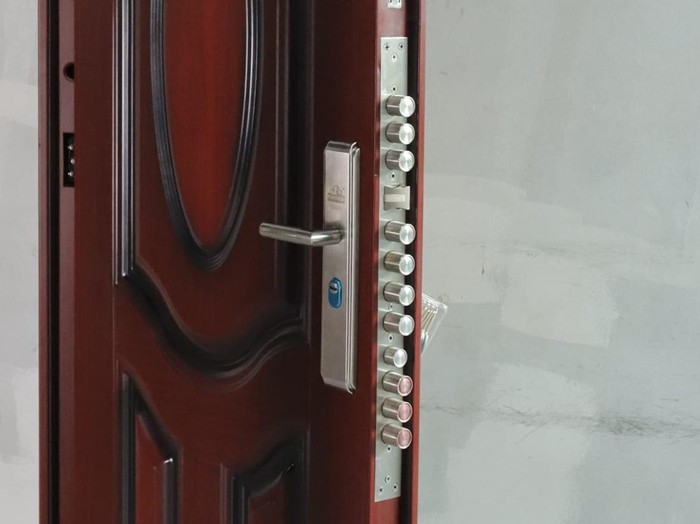 Penampakan pintu produk Fortress.