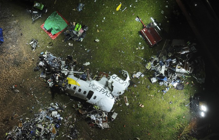 Pesawat Voepass jatuh di Vinhedo, negara bagian Sao Paulo. Kondisi pesawat ATR 72-500 itu hancur usai jatuh di daerah permukiman di kota Vinhedo.
