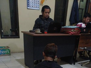 Warga Kediri Ditangkap Tepergok Mencuri Rokok, Masuk Toko Jebol Plafon