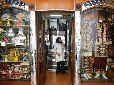 Penyewaan Pakaian Adat Meningkat Jelang HUT ke-79 RI