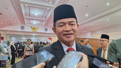 Pj Gubernur Provinsi Nusa Tenggara Barat (NTB) Hassanudin saat diwawancarai di Mataram, Minggu (11/8/2024). (Nathea Citra/detikBali)