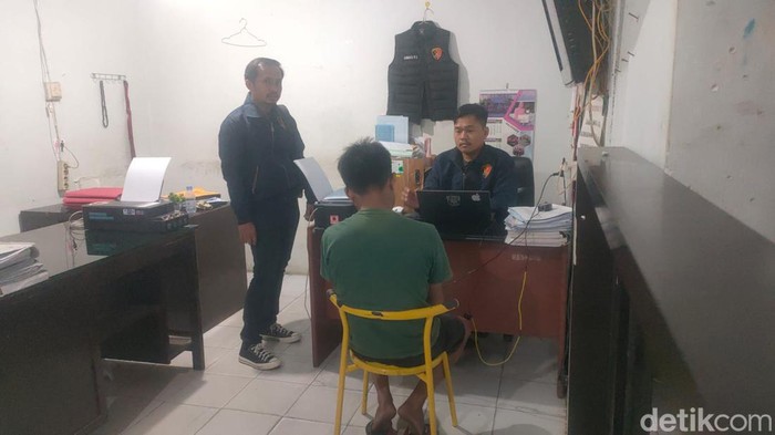 Pria berinisial MS (42) di Kabupaten Polewali Mandar (Polman), Sulawesi Barat, diamankan polisi usai menikam istrinya, HU (31) menggunakan pisau dapur.