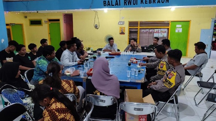 Polsek Karangpilang gelar Cangkruk Bareng Warga