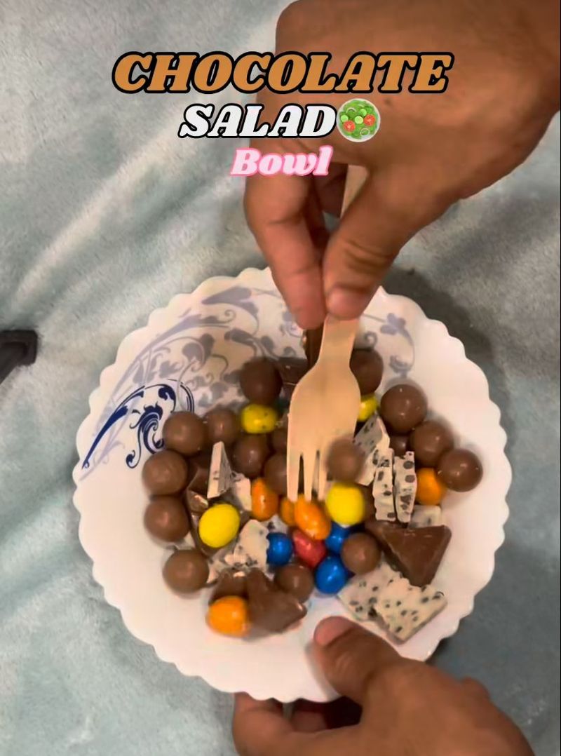 Salad cokelat