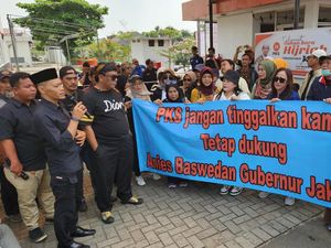 Massa Geruduk Markas PKS, Minta Usung Anies di Pilgub Jakarta