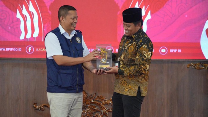 Sekda Klaten Jajang Prihono bersama BPIP meluncurkan Laras Kumda di Pendapa Setda Klaten