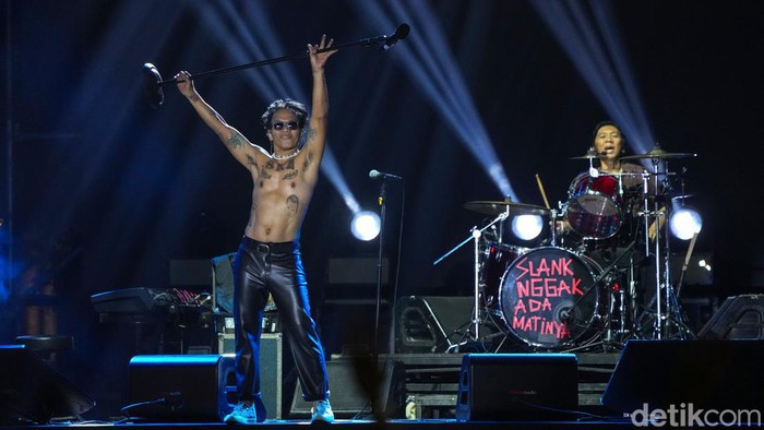 The 90s Festival 2024 digelar di Gambir Expo Kemayoran, Jakarta Pusat, pada 10-11 Agustus 2024. Slank juga memeriahkan festival tersebut.