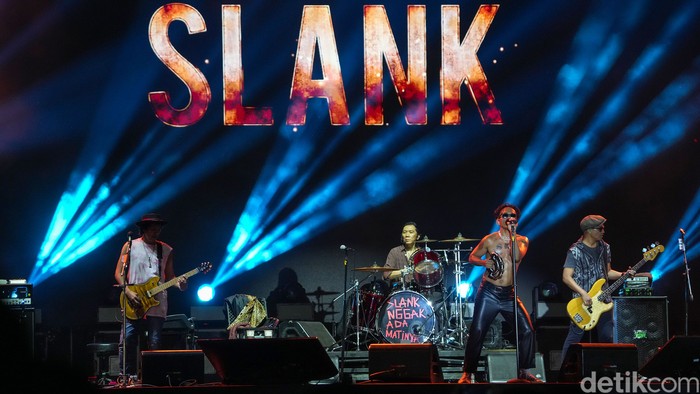 Slank Tampil di The 90s Festival 2024 The 90s Festival 2024 digelar di Gambir Expo Kemayoran, Jakarta Pusat, pada 10-11 Agustus 2024. Slank juga memeriahkan festival tersebut.
