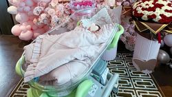 7 Potret Syahrini Bareng Baby R