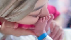 7 Potret Syahrini Bareng Baby R