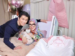 Syahrini Pamer Hasil Pompa ASI, Suasana Kamar Inap Meriah Bikin Semangat