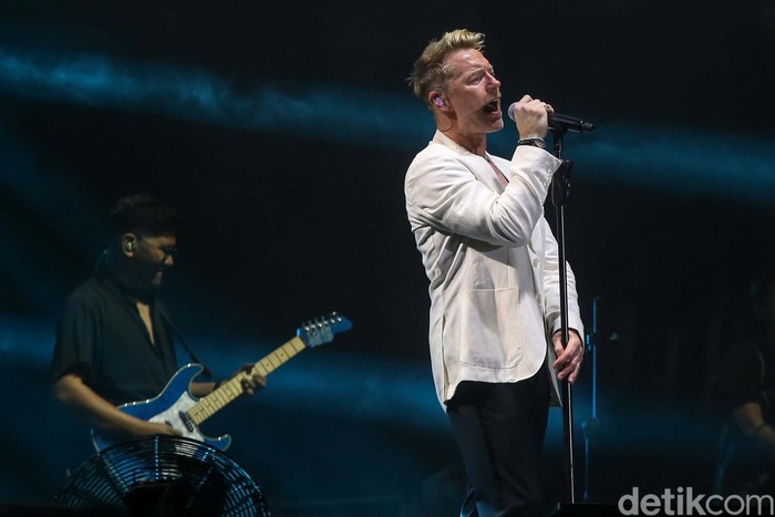Ronan Keating, Steelheart, Slank di The 90's Festival