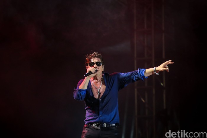 Ronan Keating, Steelheart, Slank di The 90's Festival