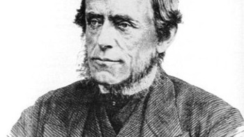 Lahir tahun 1819, Cowper Phipps Coles adalah seorang penemu Inggris dan Kapten Angkatan Laut Kerajaan terkemuka yang menemukan menara berputar untuk kapal selama Perang Krimea. Setelah perang, kapalnya, HMS Captain yang merupakan kapal perang eksperimental yang dibuat sesuai desainnya, memerlukan beberapa modifikasi berbahaya, termasuk yang disebut “dek badai” yang menaikkan pusat gravitasi kapal. Bulan September 1870, kapal itu terbalik dan Coles bersama sebagian besar awaknya yang berjumlah 500 orang tenggelam. Foto: 25List