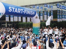 Wamen LHK Buka Jalan Sehat Festival LIKE 2