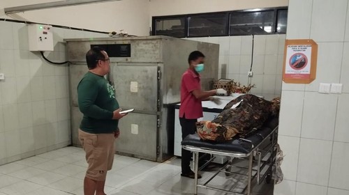 Jenazah WN Amerika saat berada di RSUD Karangasem untuk dititipkan, Sabtu (10/8/2024). (dok. Polres Karangasem)