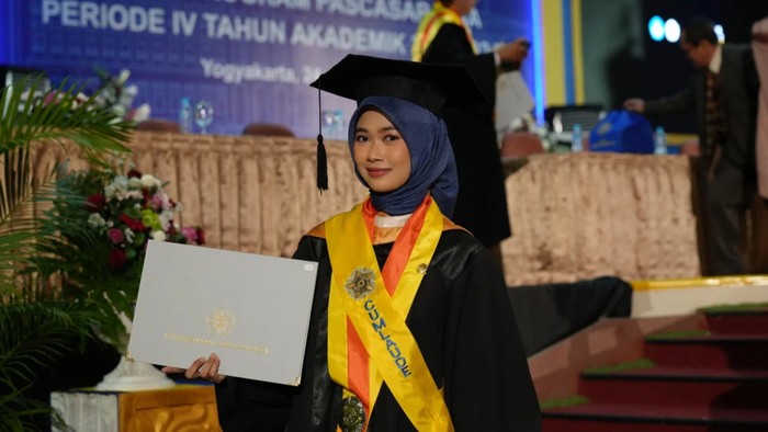 Agnes Puspita Sari lulus S2 Fakultas Ekonomika dan Bisnis UGM