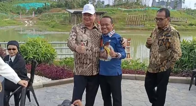 Airlangga dan Bahlil foto bersama di IKN